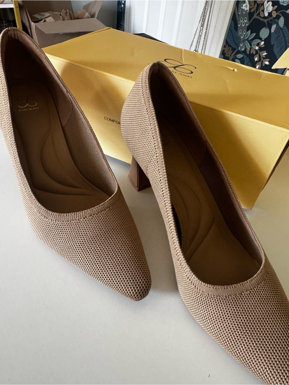 Cosy Island SerenTouch Pointed Toe Heeled Pump Beige Knit | Size 9 - Picture 4 of 5